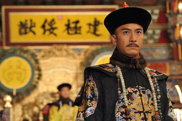 Dụ thân vương Phúc Toàn (Mã Quốc Minh đóng) là đứa con mà vua Thuận Trị yêu thương nhất bởi tính cách quyết đoán, nhẫn tâm giống mình. 