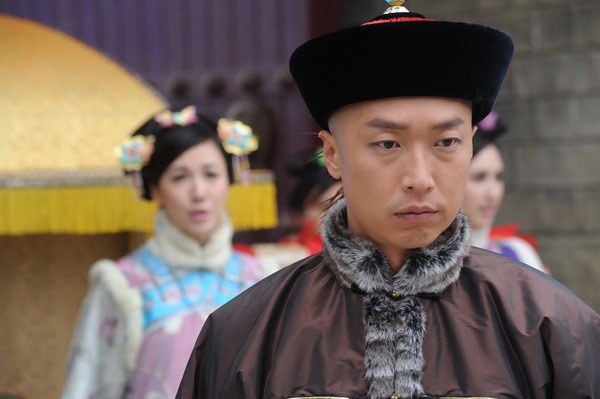 Nhiếp Đa Bảo (Mã Tuấn Vỹ đóng) lớn lên trong sự yêu thương của gia đình Hán tộc trung lưu. Từ nhỏ, Đa Bảo đã có niềm đam mê võ thuật, yêu lẽ phải và trọng tình nghĩa. 