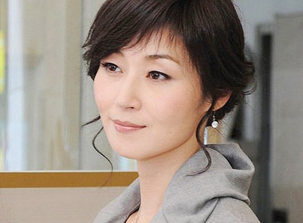 My nhan TVB gay 3 xuong suon khi dong canh hon hinh anh