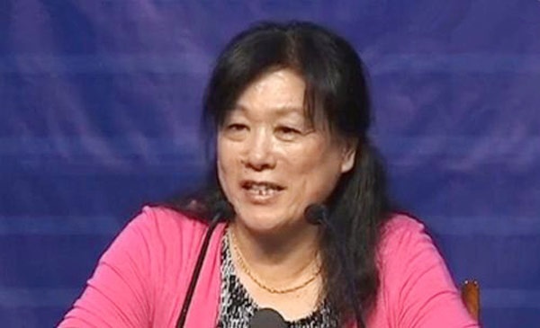 Nữ đạo diễn Dương Côn, vợ Từ Thiếu Hoa xuất hiện trên báo chí gần đây.