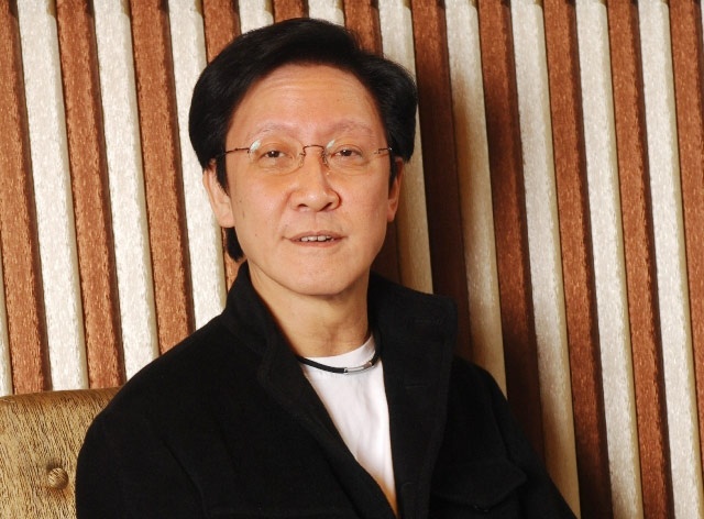 Nguoi co cong lang xe Chau Tinh Tri qua doi hinh anh