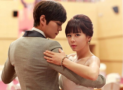 Nhung cuoc tinh ‘chi - em’ quyen ru tren man anh Han hinh anh