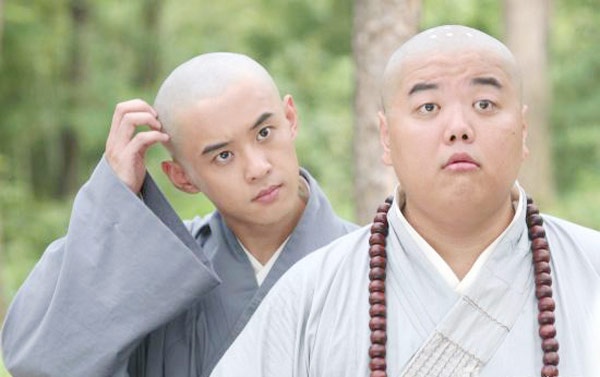 Sức hút của seires truyền hình Phật sống Tế Công (2010), ngoài tài diễn xuất của Trần Hạo Dân (vai Tế Công), khán giả còn ấn tượng với hình ảnh của 2 vị hòa thượng Quảng Lượng và Tất Thanh. Nếu Quảng Lượng mập tròn, hài hước qua diễn xuất của Lâm Tử Thông thì nam diễn viên Cao Hạo khiến các fan nữ mê mệt khi thể hiện nhân vật hòa thượng trẻ Tất Thanh.