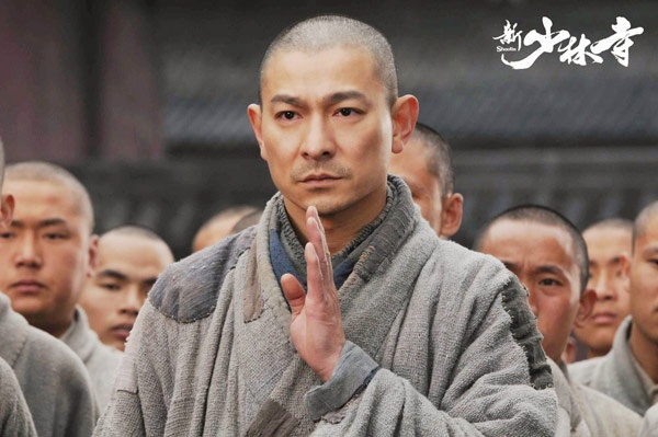 Lưu Đức Hoa đã phát huy hết sức hấp dẫn từ ngoại hình đến diễn xuất khi đóng vai một vị thiếu soái quân phiệt bị cấp dưới hãm hại, phải bỏ trốn, được các nhà sư ở Thiếu Lâm tự cứu, sau đó đại ngộ, quyết định xuống tóc đi tu với pháp danh Tịnh Giác trong bộ phim điện ảnh Tân Thiếu Lâm tự (2011).