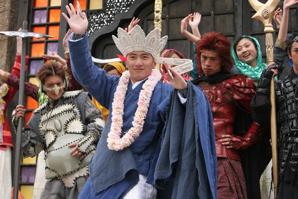 Tuy là một bộ phim hài nhưng tạo hình nhân vật Đường Tăng của Tạ Đình Phong trong Tình điên đại thánh (2005) cũng rất được khán giả yêu thích vì sự trẻ trung, hiện đại và có chút điên khùng.