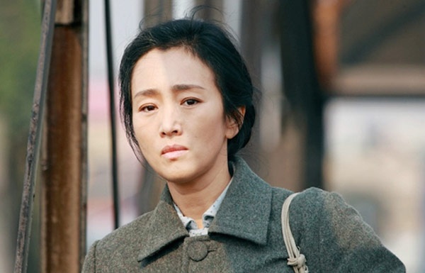 Củng Lợi vào vai người vợ chờ chồng trong bộ phim Trở về.