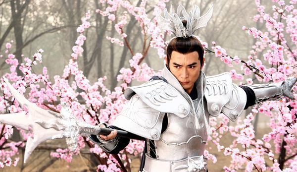 Bộ phim thần thoại Bảo Liên đăng (2005) lăng xê 2 gương mặt xuất thân diễn viên nhí là Tào Tuấn và Thư Sướng, song Tiêu Ân Tuấn với vai Nhị Lang thần Dương Tiễn lại được khán giả chú ý nhất. Đó là lý do ra đời bộ phim Bảo Liên đang tiền truyện (2007) với nhân vật trung tâm Nhị Lang thần Dương Tiễn.