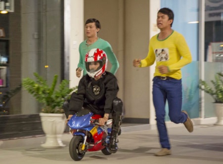 Minh Thuan cuoi mo to sieu be truy bat Truong Nhi hinh anh