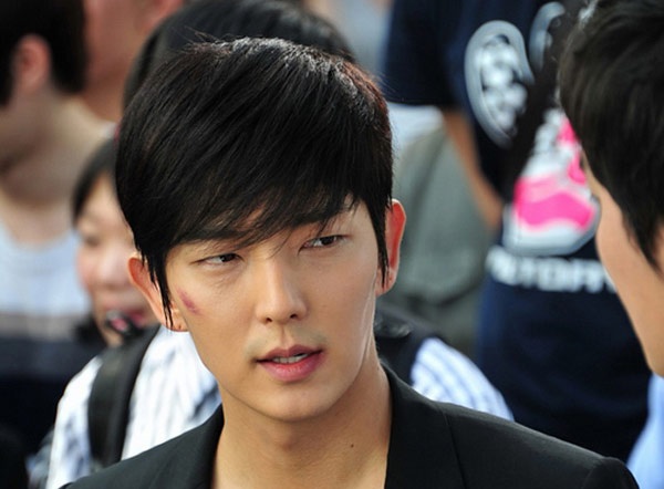 ‘Chang trai xinh gai’ Lee Jun Ki tai ngo khan gia Viet hinh anh