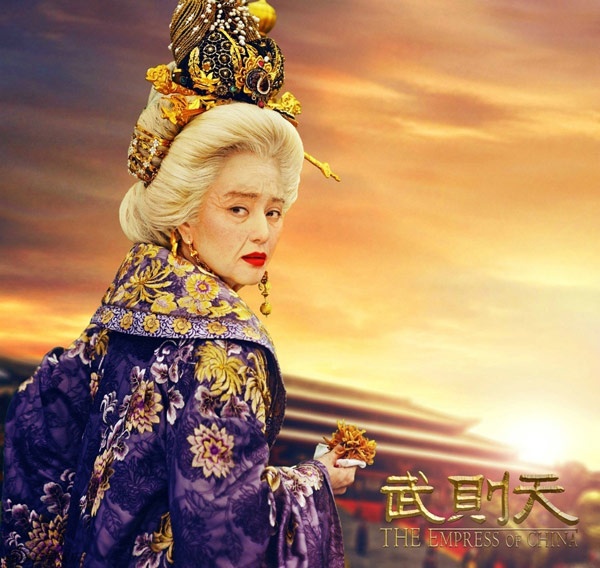 Nhiều người khen tạo hình nhân vật sắc nét, từ mái tóc, nét mặt, từng nét nhăn nheo đến dáng vẻ, không nhận ra đó là mỹ nhân sinh năm 1981.