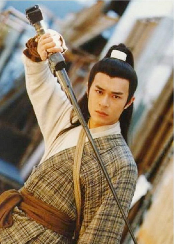 Cổ Thiên Lạc đã tạo ấn tượng mạnh trong phiên bản 1995, thậm chí làm lu mờ hình ảnh Dương Quá của đàn anh Lưu Đức Hoa từng rất được khán giả yêu thích. Anh đã thể hiện sinh động, rõ ràng 2 giai đoạn tâm lý của nhân vật trước và sau khi nảy sinh tình cảm với Tiểu Long Nữ, đặc biệt là từ lúc Cô cô vì trúng độc đã nhảy xuống Tuyệt tình cốc, xa cách đến 16 năm trời.