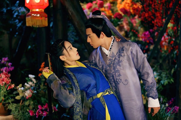 Xuất hiện đầu tiên trong bộ phim đang bị xăm soi, Trương Hinh Dư vô tình trở thành người “hưởng lợi” vì tính cách nhân vật Lý Mạc Sầu khá thú vị với mối tình chớp nhoáng cùng quan hệ tam giác với chàng công tử Lục Triển Nguyên (Dương Tường đóng) và Hà Nguyên Quân (Đặng Sa đóng). Mỹ nhân sinh năm 1984 đã có được một vai để mọi người nhắc đến sau hàng loạt nhân vật nhàn nhạt khoe vóc dáng gợi cảm.