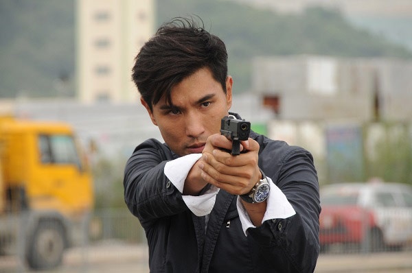 Hữu Chính/Carson (Trần Triển Bằng đóng) tính tình phóng khoáng, thẳng thắn, dám nghĩ dám làm, rất có hiếu với mẹ và yêu thương em trai. 