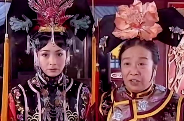 2 nghệ sĩ Đới Xuân Vinh và Lý Minh Khải đã thể hiện xuất sắc hình ảnh Hoàng hậu va Dung Ma Ma.