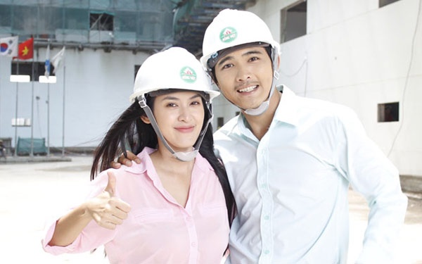 Quang Sự thư sinh với hình ảnh chàng kỹ sư Phạm Thái có tình yêu với Trang Nhung của Tú Vi.