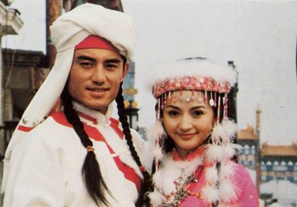 Và cùng người tình Mông Đan trong phim Hoàn Châu cách cách 2.