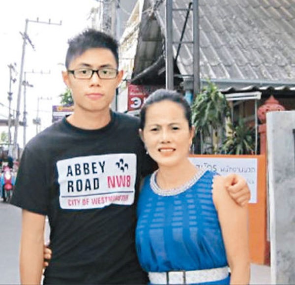 Người vợ thứ 2 Mã Phi Phụng và con trai Kris.