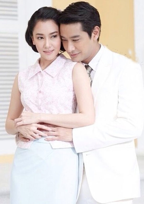 Yisa được Thân vương sủng ái nhưng lại không có danh phận, mãi cho đến khi hạ sinh hoàng tử. Hạnh phúc chưa được bao lâu thì Yisa trở thành góa bụa vì Thân vương đột ngột qua đời. Cuộc đời của cô gái 20 tuổi cũng từ đó phải trải qua biết bao đoạn trường khổ đau.