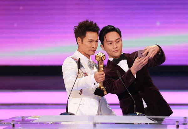 Vượt mặt Lâm Phong, Quách Tấn An đã đoạt giải Thị đế - Nam diễn viên chính xuất sắc nhất với vai Cao Triết Hành trong phim Trung gian nhân. Trao vinh dự này cho anh là Trương Trí Lâm, 2 người đã có màn tự sướng ngay trên sân khấu.