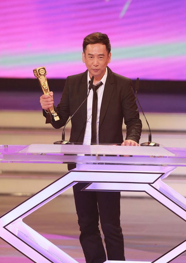 Sau nhiều lần lọt vào danh sách đề cử Nam diễn viên phụ xuất sắc nhất, cuối cùng Tưởng Chí Quang cũng đã toại nguyện với vai Cao Âm trong phim Anh họ cố lên 2.