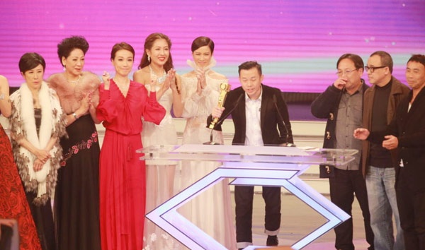 Danh sách Giải thưởng TVB năm 2014: Phim hay nhất: Sứ đồ hành giả. Nam diễn viên chính xuất sắc nhất: Quách Tấn An (Trung gian nhân). Nữ diễn viên chính xuất sắc nhất: Xa Thi Mạn (Sứ đồ hành giả). Nam diễn viên phụ xuất sắc nhất: Tưởng Chí Quang (Anh họ cố lên 2). Nữ diễn viên phụ xuất sắc nhất: Hà Siêu Nghi (Tái chiến minh thiên) Vai diễn nam được yêu thích nhất: Đàm Hoan Hỉ - Hứa Thiệu Hùng (Sứ đồ hành giả). Vai diễn nữ được yêu thích nhất: Đinh Tiểu Gia - Xa Thi Mạn (Sứ đồ hành giả). Nam diễn viên tiến bộ nhanh nhất: Trương Kế Thông. Nữ diễn viên tiến bộ nhanh nhất: Huỳnh Thúy Như. Ca khúc nhạc phim hay nhất: Càng gian nan càng thương yêu - Ngô Nhược Hy (Sứ đồ hành giả). MC xuất sắc nhất: Tiết Gia Yến và Vương Tổ Lam (Walk The Walk, Talk The Talk). Chương trình giải trí hay nhất: Walk The Walk, Talk The Talk. Chương trình tin tức hay nhất: Câu chuyện bảo vệ sinh mệnh 2. Chương trình tổng hợp hay nhất: Khi tình yêu đến. Giải thưởng Nghệ sĩ chuyên nghiệp: Chu Duy Đức, Tô Ân Từ, Lý Gia Đỉnh, La Lạc Lâm, Tưởng Chí Quang Giải Sự nghiệp: Đàm Bỉnh Văn
