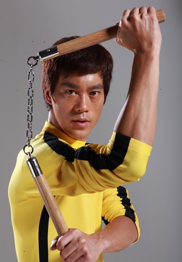 Ngoại hình giống Lý Tiểu Long đã mở ra cho Trần Quốc Khôn nhiều cơ hội trên màn ảnh, song đồng thời lại khiến anh lọt vào khung hẹp diễn xuất. Chàng diễn viên 39 tuổi không thể nào thoát khỏi hình ảnh Lý Tiểu Long nên sự cố gắng dành cho các vai diễn sau này đều như muối đổ biển.