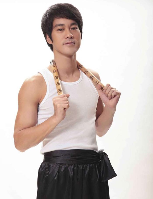 Trần Quốc Khôn kể, từ nhỏ mọi người đã bảo anh rất giống Lý Tiểu Long. Điều đó khiến anh cảm thấy thích thú vì Lý Tiểu Long vốn là thần tượng số một, từng là thành viên nồng cốt trong Hội ái mộ Lý Tiểu Long ở Hong Kong. 