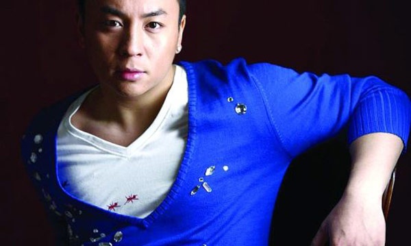 Tối ngày 19/4/2013, khi đang tập luyện chuẩn bị cho chương trình thể thao Ngôi sao nhảy cầu Trung Quốc, cậu trợ lý 18 tuổi họ Bành của “Tiểu tử kungfu” Thích Tiểu Long chẳng may bị chết đuối. Được biết, chàng trai này không phải vận động viên chuyên nghiệp, là thành viên trong đội võ thuật do Thích Tiểu Long sáng lập.