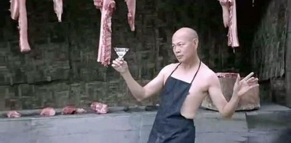 Xuất thân là nghệ sĩ ca kịch, La Gia Anh có giọng nói cao thất thường, lại hơi mai mái nên đã tạo điểm nhấn cho những nhân vật ông thể hiện trong phim Châu Tinh Trì. Khán giả nhớ đến La Gia Anh qua vai Đường Tăng lắm chuyện trong Đại thoại tây du và nhân vật tư lệnh trong Quốc sản 007.