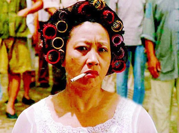 Sau nhiều năm xa màn ảnh, nữ nghệ sĩ Nguyên Thu đã tạo ấn tượng sâu sắc khi được Châu Tinh Trì mời quay về phim trường, đảm nhận nhân vật bà chủ nhà trọ trong Tuyệt đỉnh kungfu. Lần đầu tiên đóng hài nhưng bà đã “quậy tưng”, không những được khán giả yêu thích mà còn đoạt giải Kim Mã Nữ diễn viên phụ xuất sắc nhất.