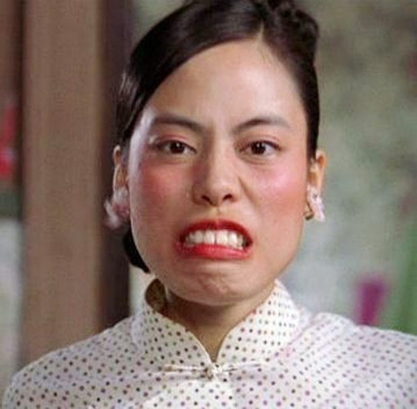 Trong số những nữ diễn viên đóng phim Châu Tinh Trì, Trần Khải Sư đứng chót bảng nhan sắc, song cô lại là người tự tin nhất khi cho rằng mình xinh đẹp. Vì vậy, dù chỉ đóng duy nhất Tuyệt đỉnh kungfu nhưng cô được khán giả nhớ đến là diễn viên của “vua phim hài Hong Kong”, nổi bật với hàm răng quá khổ.