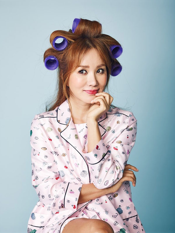 Uhm Jung Hwa (45 tuổi) “cưa sừng làm nghé” trong vai diễn Ban Ji-Yeon (39 tuổi).