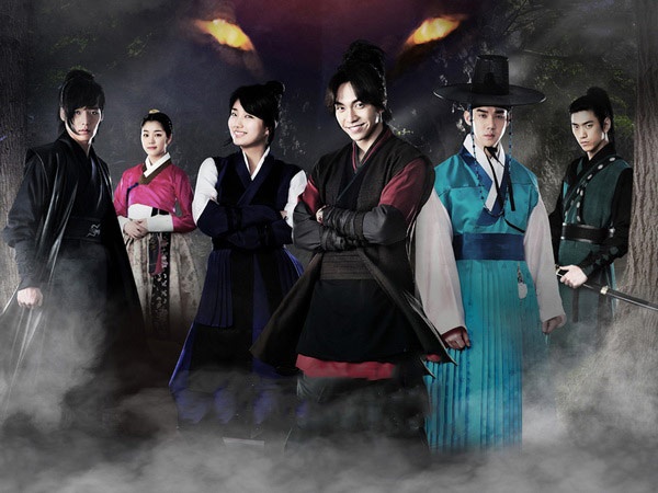 Bí mật Cửu gia thư lần đầu tiên được phát sóng tại Việt Nam trên kênh D-Dramas lúc 20h hằng ngày từ 26/12.