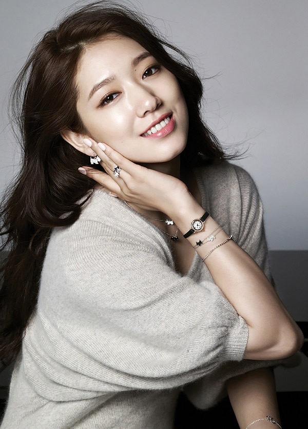 Sở hữu vẻ đẹp tự nhiên, kỹ năng diễn xuất tốt, tính cách hiền lành, Park Shin Hye vinh dự được bầu chọn là “Em gái quốc dân 2014”.