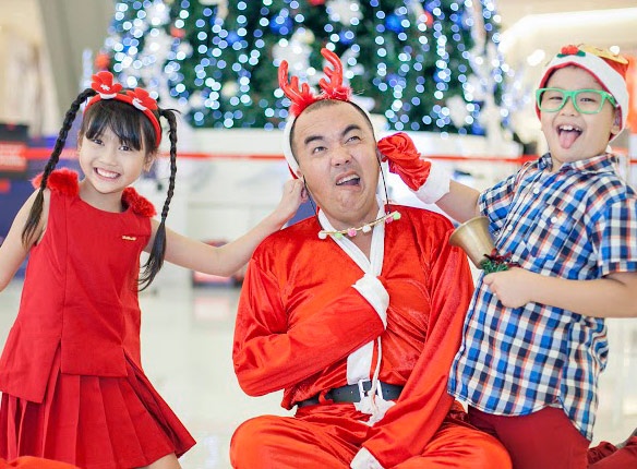 Sao nhi treu gheo ong gia Noel Quoc Thuan hinh anh
