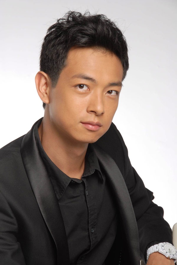 Nhiều người đã bị gương mặt baby của Lương Liệt Duy “đánh lừa” nên rất bất ngờ khi biết năm nay anh đã 35 tuổi, có đến 15 năm hoạt động nghệ thuật, thường xuyên phải “cưa sừng làm nghé”, đóng vai những cậu học trò ngỗ nghịch. Mãi đến năm 2012, sau 8 năm cộng tác cùng TVB, nam diễn viên sinh năm 1979 mới được khán giả thừa nhận “đã trưởng thành” khi thể hiện tay súng cừ khôi Trang Trác Nguyên trong Phi hổ.