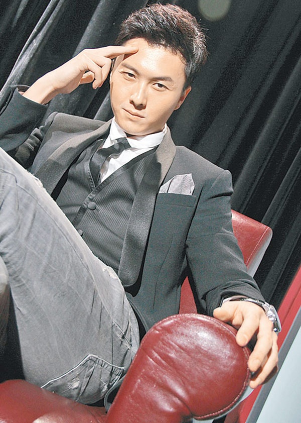 Xuất thân ca sĩ nhưng sự nghiệp hát hò không thuận lợi nên Vương Hạo Tín quyết định chuyển sang đóng phim. Ra mắt khán giả TVB trong bộ phim Mẹ chồng khó tính 2 (2008), nam diễn viên sinh năm 1983 đã đi từng bước nhỏ, dần dần chinh phục người xem.