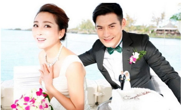 Cũng chọn đảo Bali (Indonesia), ngày 22/3, nữ diễn viên Đỗ Nhược Kê đã kết hôn với tài tử Nghiêm Khoan theo nghi thức của người bản xứ, rước dâu bằng voi, với dàn phụ dâu, phụ rể toàn những tên tuổi nổi tiếng như Hồ Tịnh, Bảo Kiếm Phong, Dĩnh Nhi, Lý Tông Hàn, Đỗ Thuần...