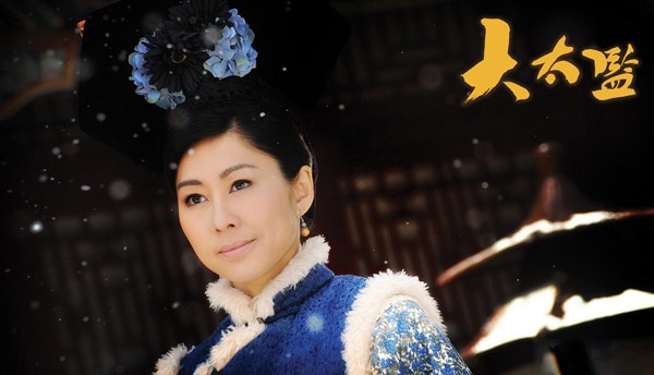 Sau gần 10 năm vất vả, con đường nghệ thuật của Hồ Định Hân cũng tỏa sáng khi xuất hiện cùng Lê Diệu Tường, Trương Khả Di, Từ Tử San, Ngô Trác Hy trong bộ phim Bằng chứng thép 3 (2011). Mỹ nhân sinh năm 1981 này hiện đang là gương mặt nữ được TVB lăng xê, liên tục có những vai ấn tượng như Sở Lam trong Vạn hoàng chi vương, cô gái câm điếc Đinh Ân Từ trong Quyền vương, Thiện Dung trong Đại thái giám, Lăng Trác Chi trong Bao la vùng trời 2… 