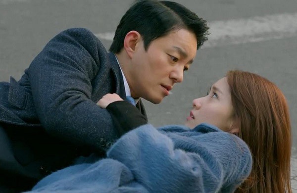 Khoảng cách tuổi tác không gây cản trở cho diễn xuất của Lee Bum Soo và YoonA.