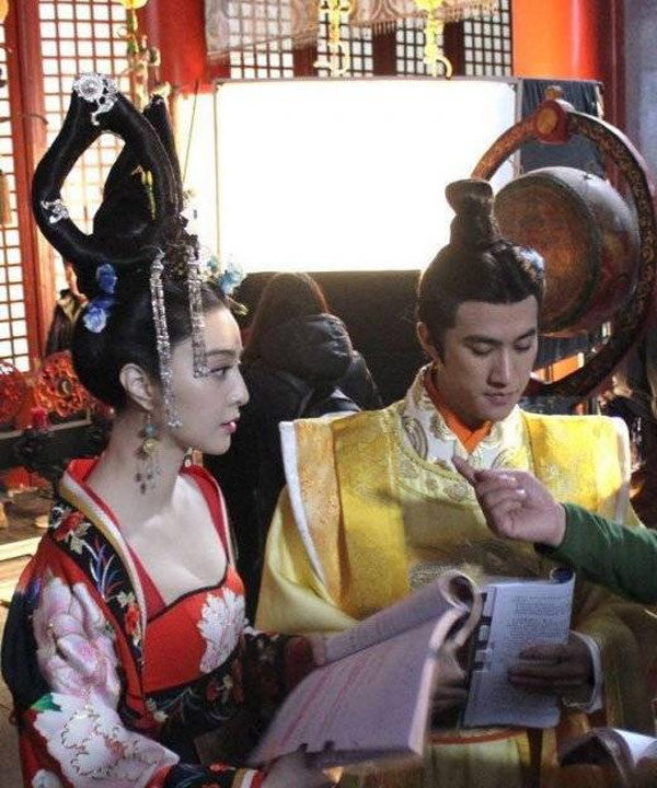 Nhân vật Võ Mỵ Nương xuất hiện xuyên suốt 80 tập phim nên Phạm Băng Băng luôn kè kè quyển kịch bản dày cộm trên tay để học thoại. Cô còn giúp 