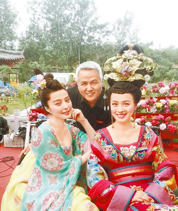 Mặc dù bận rộn chuyện kinh doanh nhưng tài tử Đài LOan một thời Lâm Thoại Dương vẫn tranh thủ thời gian đến phim trường thăm bà xã - nữ diễn viên Trương Đình