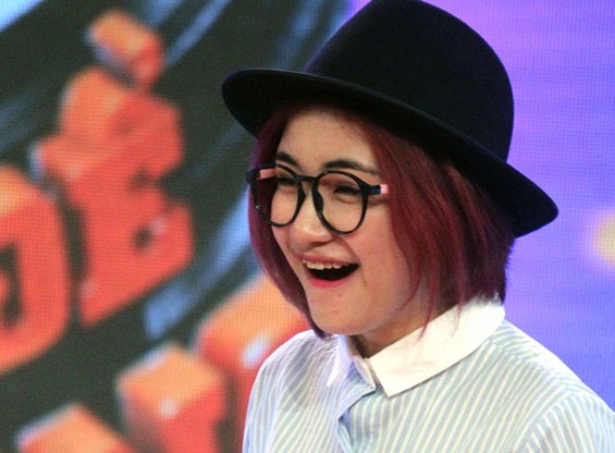 Ban gai Cong Phuong khong so antifan goi la ‘con dien' hinh anh