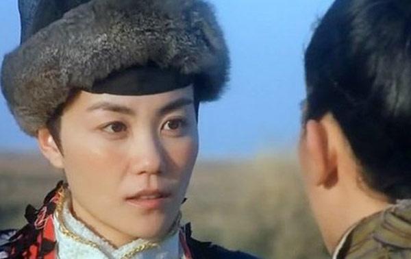 Số lượng phim nữ danh ca Vương Phi tham gia không nhiều nhưng vai diễn nào của cô cũng tạo được dấu ấn riêng. Trong số này, đáng chú ý nhất là công chúa Vô Song Trường trong bộ phim điện ảnh hài Thiên hạ vô song (2002), đóng cùng Lương Triều Vỹ và Triệu Vy. Hình ảnh nàng công chúa cải nam trang của Vương Phi khiến người xem thích thú vì trông cô xinh đẹp hơn khi xuất hiện với thân nữ nhi.