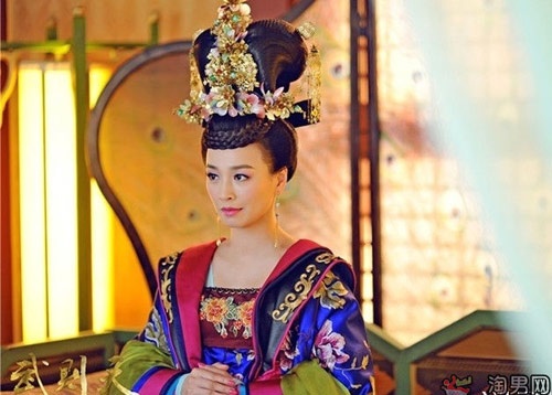 Là người đứng đầu trong tứ phi của Đường Thái Tông Lý Thế Dân (Trương Phong Nghị đóng), do bị hạ độc nên nhiều lần hư thai, mãi mãi không thể có con nên Vi Quý Phi (Trương Đình đóng) không cho phép bất cứ ai có được thứ nàng không có. Đưa Tiêu Tường vào cung hòng tạo phe cánh nhưng lại bị cô cháu gái ruột hãm hại, vạch trần mọi tội ác, bị xử tử hình, chết ở tập 43.