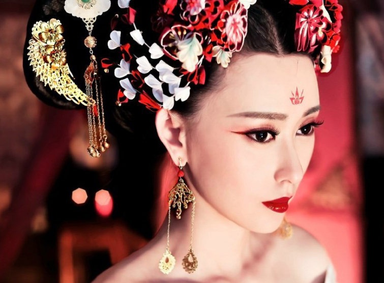 Dan mang sot voi hinh anh Vo Tac Thien phien ban nam hinh anh