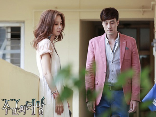 Định mệnh đã cuốn 2 số phận vào nhau, sắp đặt Gong Sil - người con có thể nhìn thấy linh hồn và ma quỷ ám ảnh vào cuộc sống đầy cô độc của “chàng Joo”. Liệu chăng đây chính là “mặt trời” giúp Joo Joong Won xua tan những lạnh lẽo đang ngự trị bấy lâu trong lòng anh? 