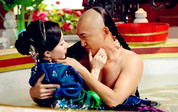 Vân tần (Thư Sướng đóng) trong phim Cung tỏa châu liêm (2012) bị vua đưa vào lãnh cung. Để biết thêm nhiều thông tin về vị Hoàng đế này, quan hình bộ Lý Vệ đã tìm cách quyến rũ Vân tần, vì đang cô đơn nên nàng đã ngã vào vòng tay kẻ thù.