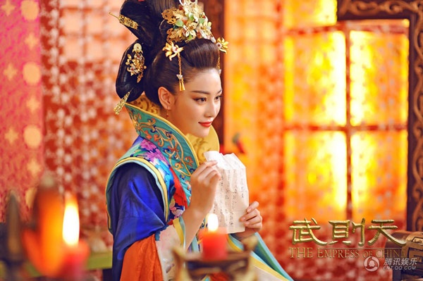 Có một sự trùng hợp ngẫu nhiên là nhân vật Tiêu Thục Phi của Trương Hinh Dư xuất hiện sau khi tướng quân Lý Mục do nam diễn viên Lý Thần đóng qua đời, khiến dân mạng “khui lại” mối quan hệ rắc rối giữa Phạm Băng Băng, Lý Thần và Trương Hinh Dư. Bởi hiện tại đang có thông tin cho rằng Phạm cô nương và Lý công tử - tình cũ của Trương mỹ nhân chuẩn bị kết hôn vào tháng 6 tới đây.