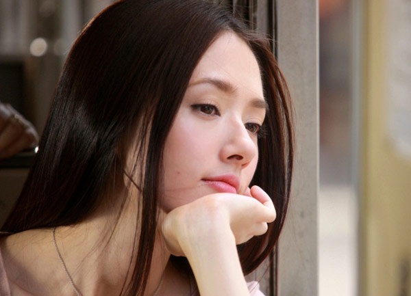 Mỹ nhân xếp vị trí thứ 4 là Quách Bích Đình - cô gái có ¼ dòng máu Mỹ, ngôi sao quảng cáo vừa mới nổi lên tại Đài Loan và bắt đầu tạo được sự chú ý khi tham gia bộ phim điện ảnh Tiểu thời đại.